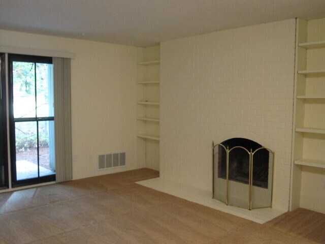 Building Photo - $500 off first full months rent!! Beautifu...