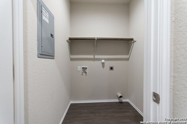 Foto del edificio - LUXURY 3/2 Navarro ISD