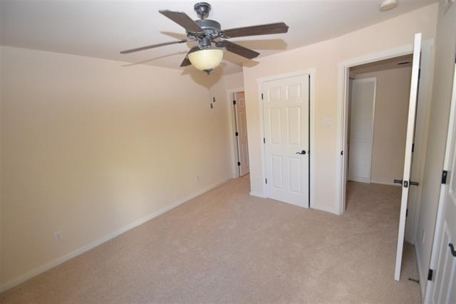 Building Photo - Ground Level 2 Bedroom Condo Available!