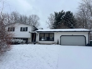 Building Photo - 6880 Pinecrest St NE