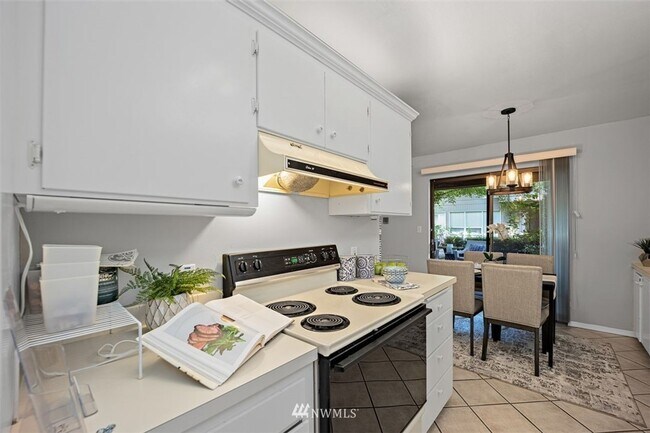 Foto del edificio - CLICK "REQUEST A TOUR" NOW!