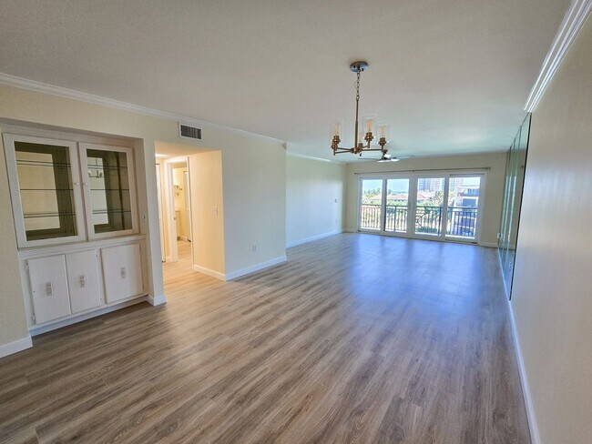 Foto del edificio - Penthouse at the Racquet Club for Annual Rental!