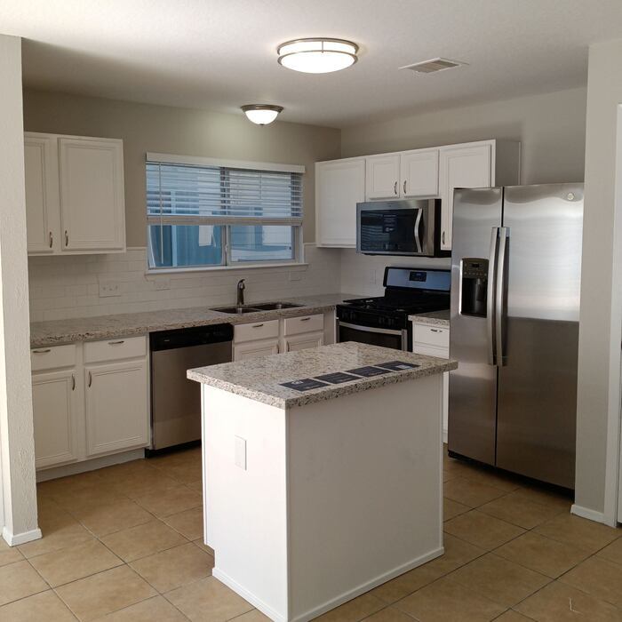 Building Photo - SELF TOUR NOW! - 6305 Settlers Square Ln, ...