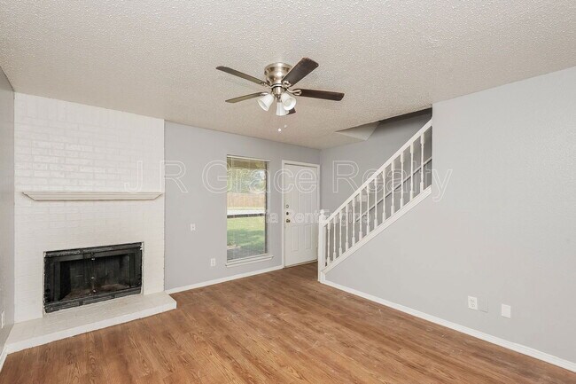 Foto del edificio - 5933 Shadydell Dr