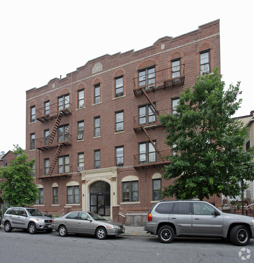 Primary Photo - Thelma Apartments