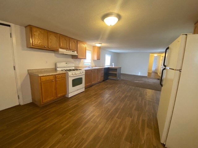 Building Photo - 13201 Parkway Ct