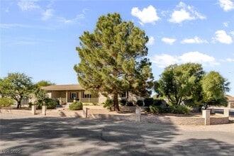 Building Photo - 5518 Avenida Vaquero