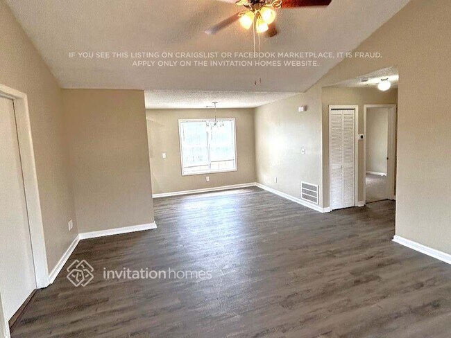 Building Photo - 443 Linda Ln