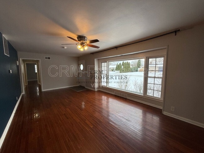 Building Photo - 513 James Dr