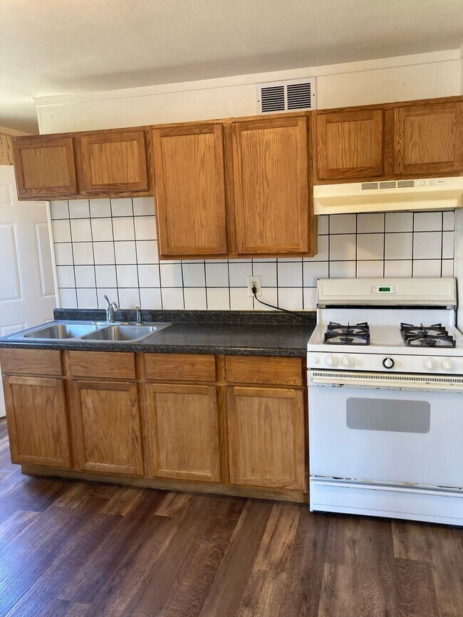 Interior Photo - 4207 - 4205 8TH ST