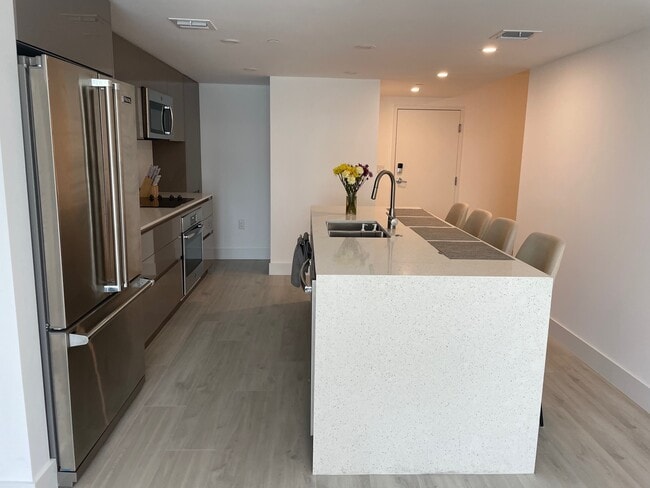 Kitchen - 13800 Highland Dr