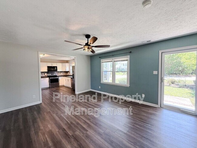 Building Photo - 1690 Clairborne Dr