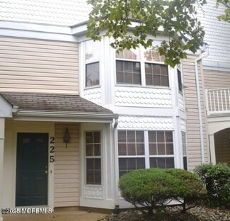 Building Photo - 225 Tulip Ln