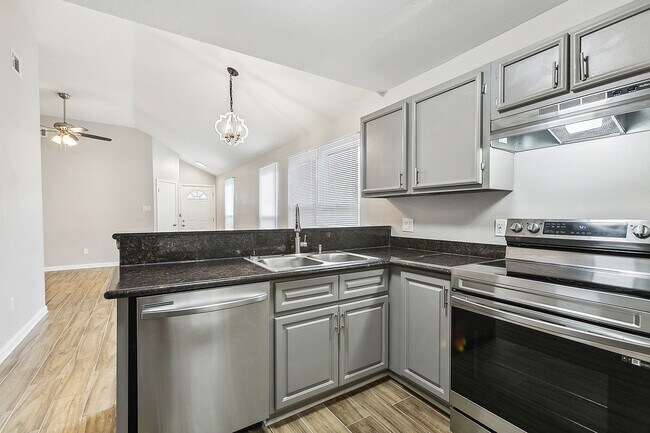 Building Photo - 1807 W Homestead Dr