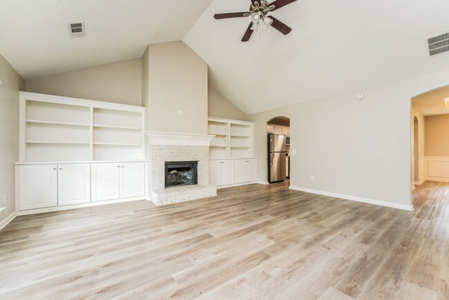 Building Photo - 2534 Marixa Dr