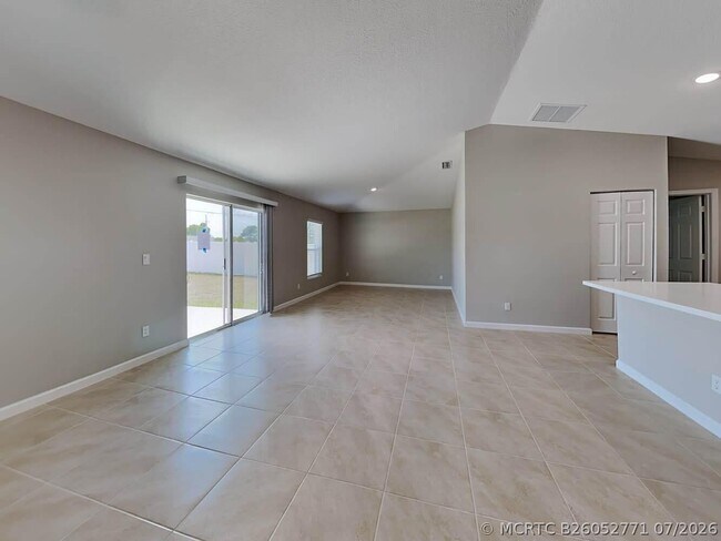Foto del edificio - 851 SW Paar Dr