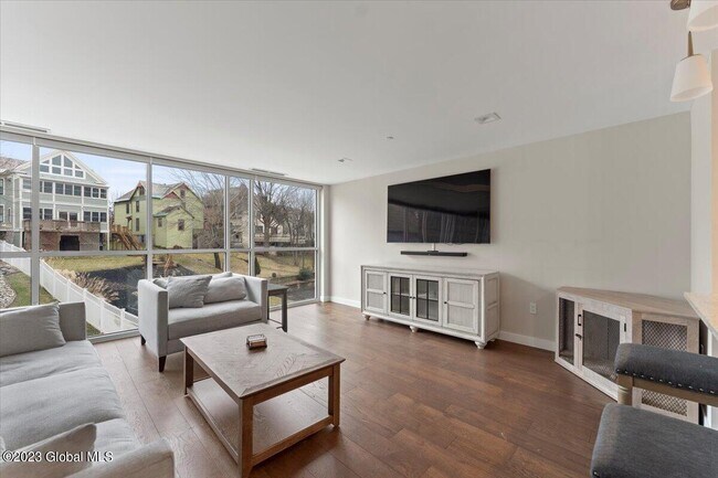 Foto del edificio - 128 Henry St