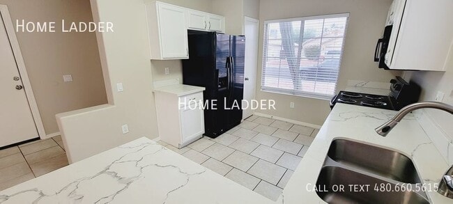 Building Photo - 10423 W Pasadena Ave