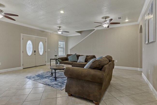 Photo - 7559 Glen Mont Dr House