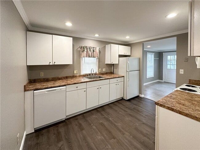 Kitchen - 12189 Shady Ave