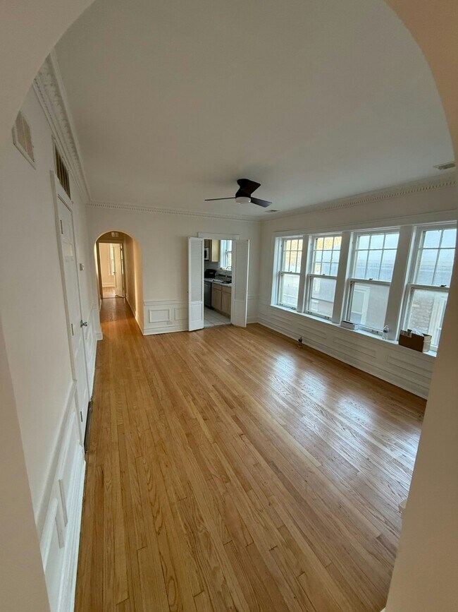 Building Photo - 1413 Dobson St