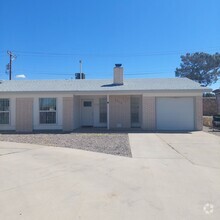 Building Photo - 2212 Cumbre Negra St