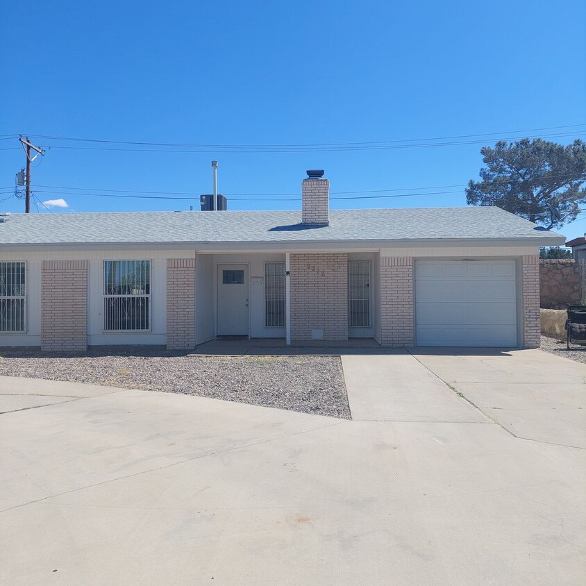 Primary Photo - Welcome Home ! 3 bedroom 1.5 bath rental -...