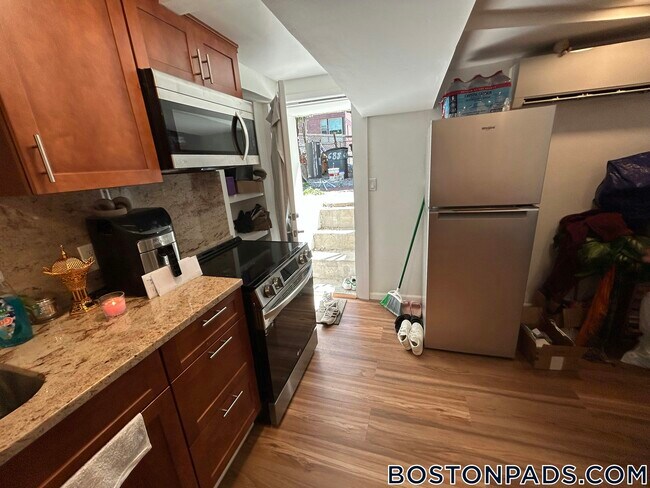 Foto del edificio - 688 Parker St