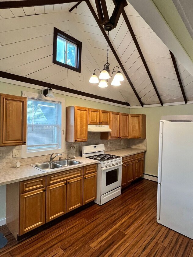 Primary Photo - Updated Single Family Home with 3 Beds / 2...