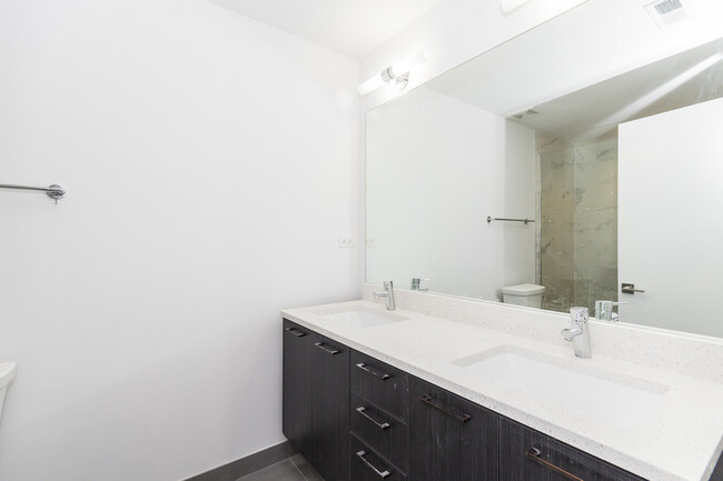 Foto del edificio - 2422 N Orchard St