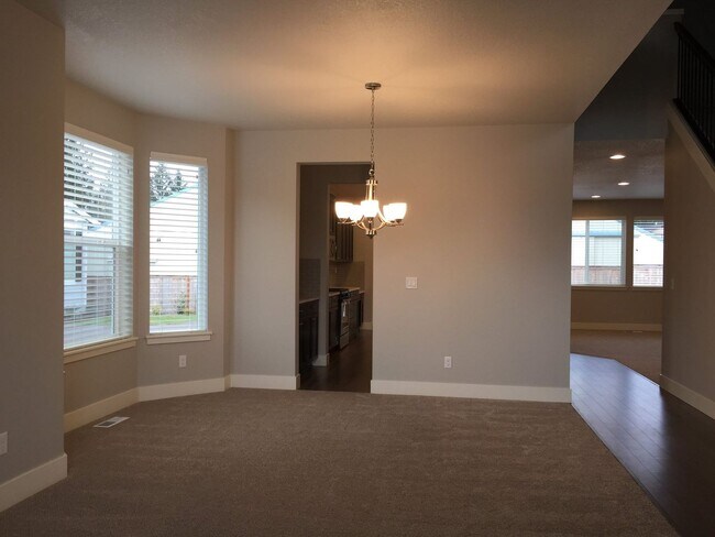 Building Photo - Beautiful 4 BD* 3.5 BA* Single Family Home...