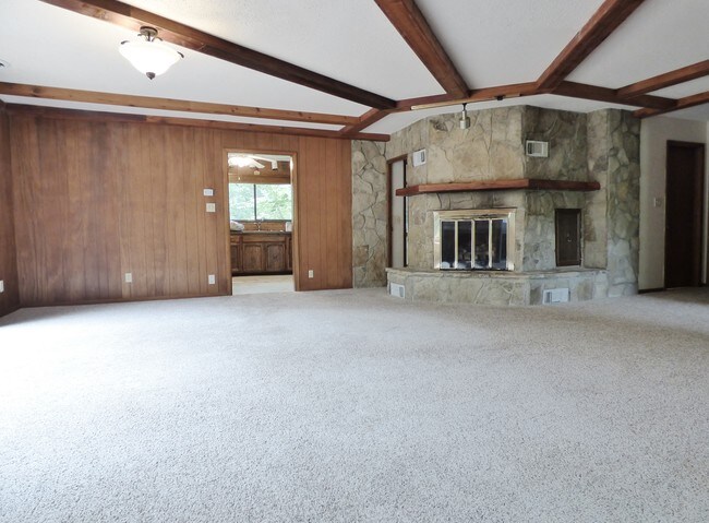 Foto del edificio - 4704 Dobson Cir