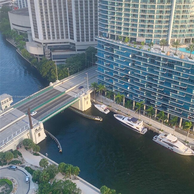 Foto del edificio - 465 Brickell Ave