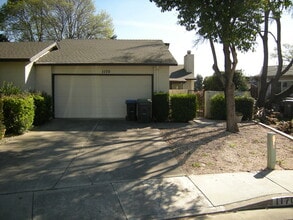 Building Photo - 1170 Hartford Pl