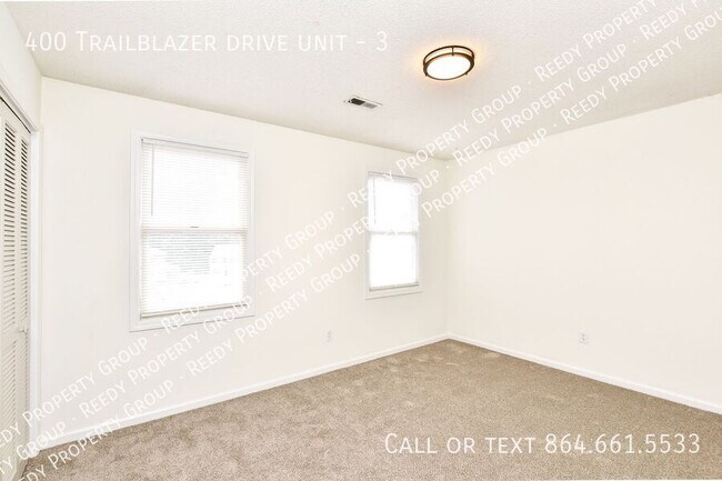 Foto del edificio - 400 Trailblazer Dr