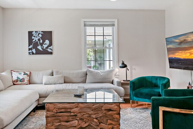 Foto del edificio - 2021 Washington Blvd