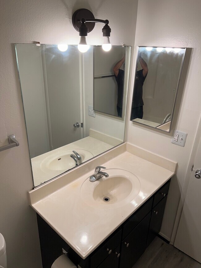 Foto del edificio - 23889 Hemlock Ave