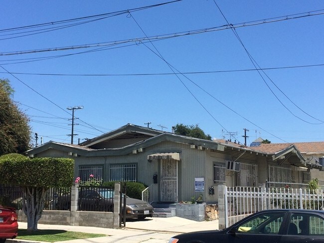 Building Photo - 1250 N Alexandria Ave