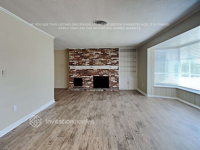 Building Photo - 14298 Hetrick Cir S