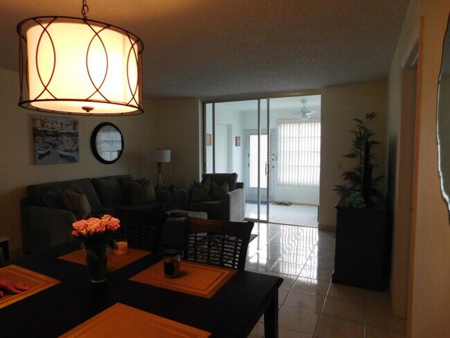 Foto del edificio - 15 Willowbrook Ln