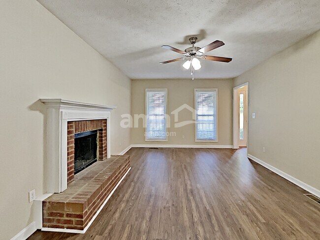 Foto del edificio - 445 Allens Landing Court