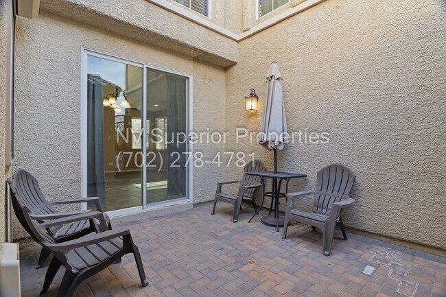 Foto del edificio - NW!! 4 Bedrooms!!! One Bedroom Down!!  Pool!!! Tankless Hot Water Heater!! Court yard at entrance...