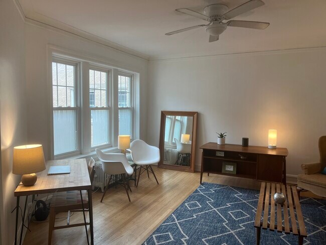 Foto del edificio - 1453 W Elmdale Ave