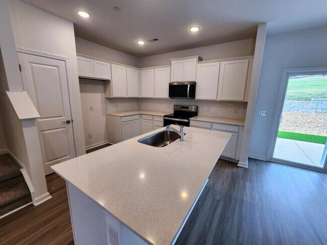 Foto del edificio - 7120 Mapleside Ln