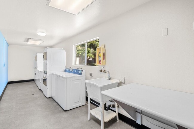 Foto del edificio - 7434 Mesa College Dr