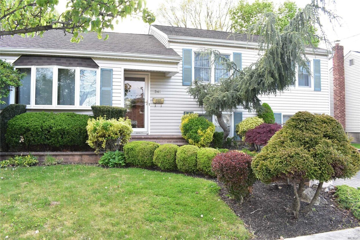 Primary Photo - 341 Stewart Ave