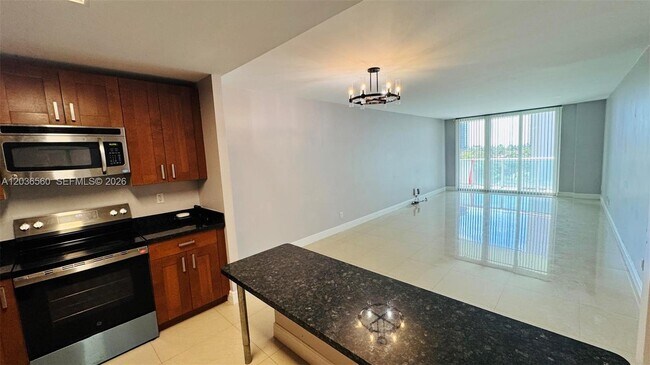 Foto del edificio - 19390 Collins Ave
