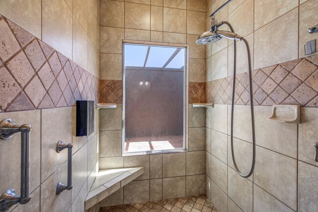 Foto del edificio - 1800 Burgundy Dr