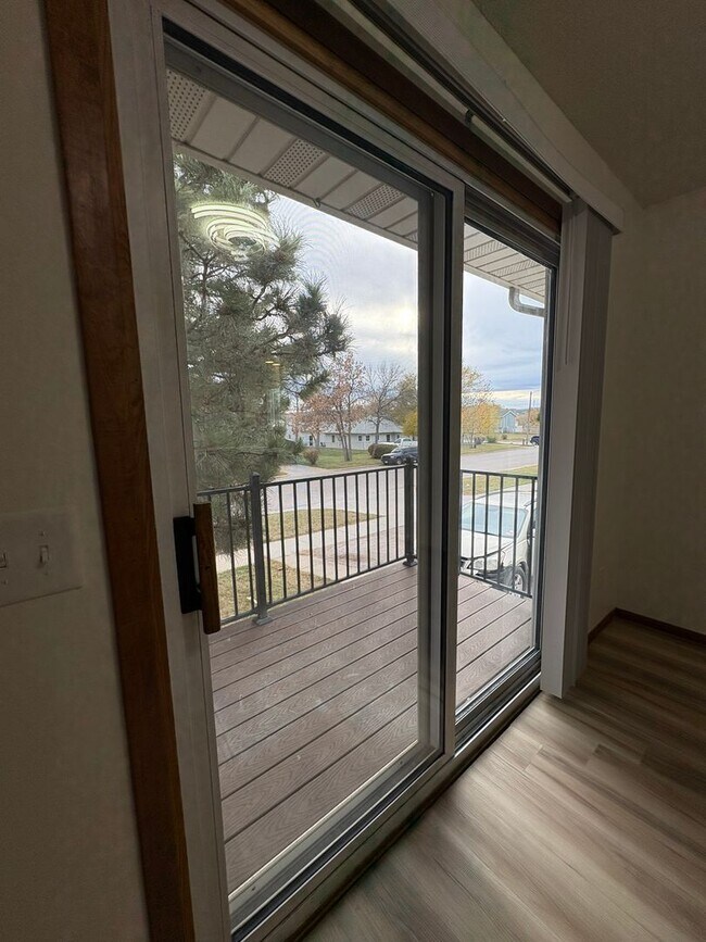 Building Photo - r310LBP