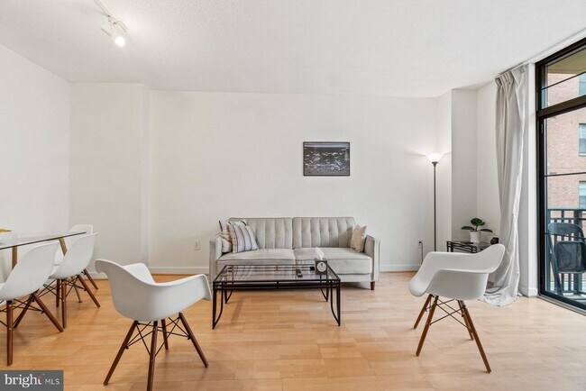 Foto del edificio - 1111 25th St NW